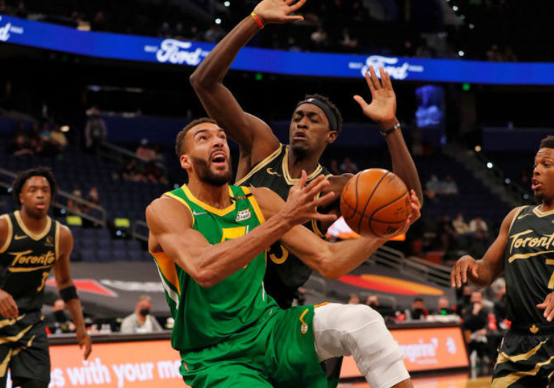  利兹联防守漏洞百出，连败颓势难止  